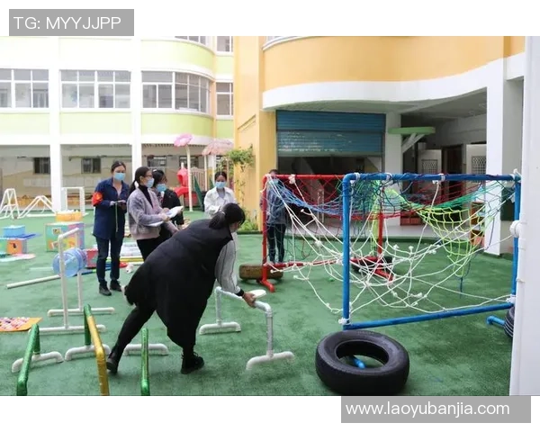 激情四溢的足球嘉年华盛典海报展现精彩瞬间与无限乐趣