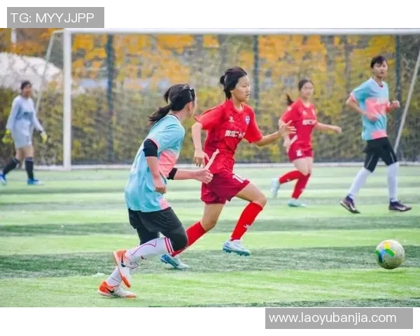 校园足球女将崛起助力女性运动发展展现青春风采与团队精神