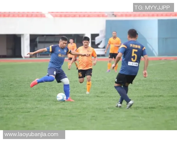 足球场上的艺术传递巧妙配合展现团队默契与个人技巧的完美结合