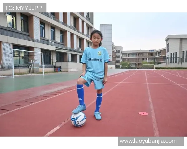 足球运动员场上吐痰行为引发争议是否影响体育道德与形象 足球运动员场上吐痰行为引发争议是否影响体育道德与形象